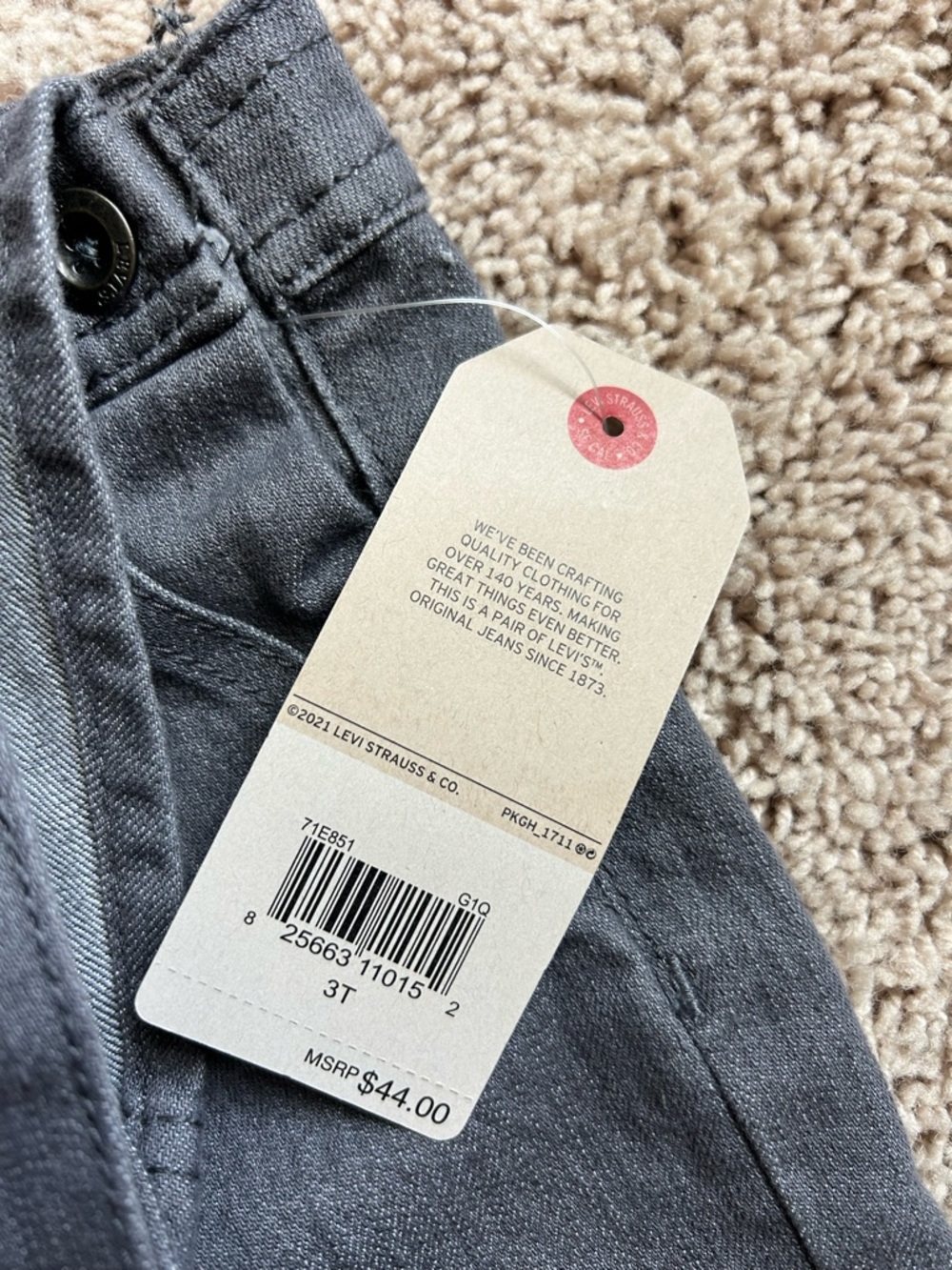 Levi's Gray Denim Short Overalls for Toddler - Picture 4 of 4